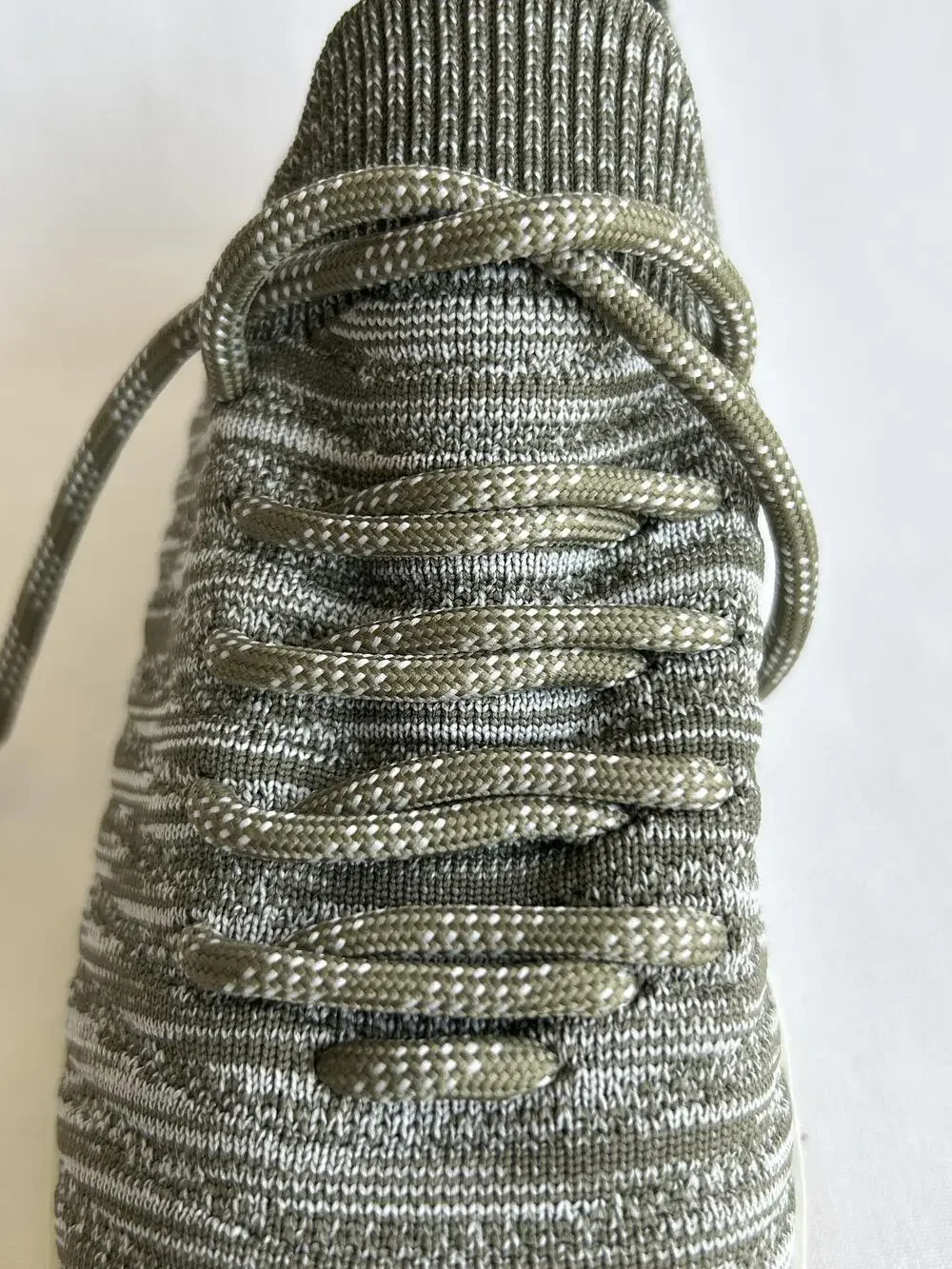 J/Slides Urban Sport Shoes Womens Size 7.5 Khaki 2 Tone Knit Sneakers Casual